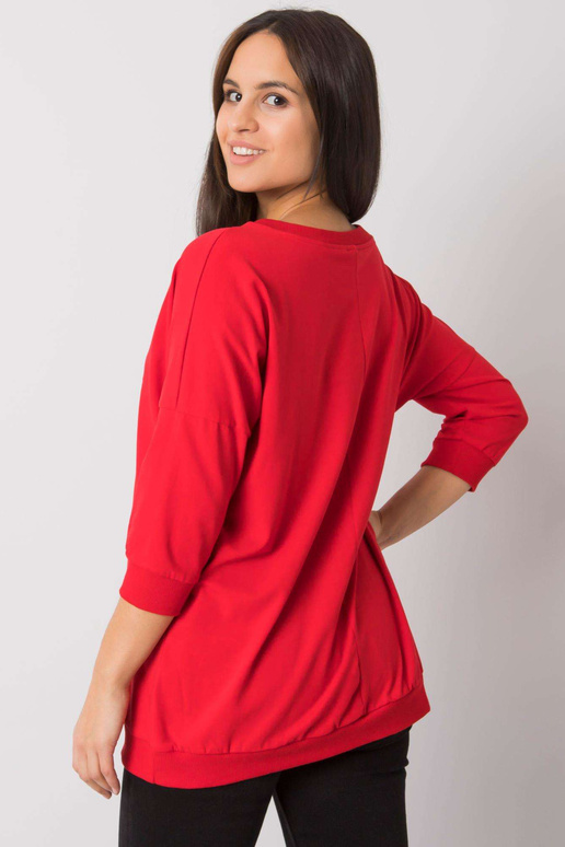 Sarkans sporta krekls ar uzrakstu...