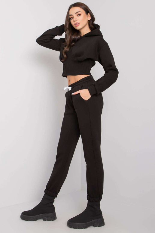 Melns sporta tērpa komplekts ar...