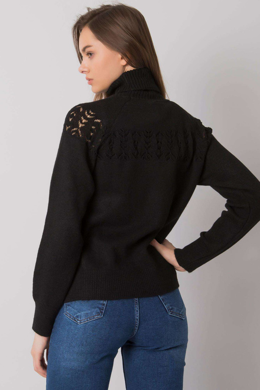 Melns trikotāžas džemperis ar apkakli...