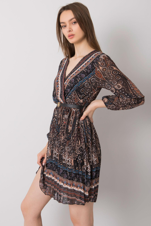 Melna Carmona kroku kleita