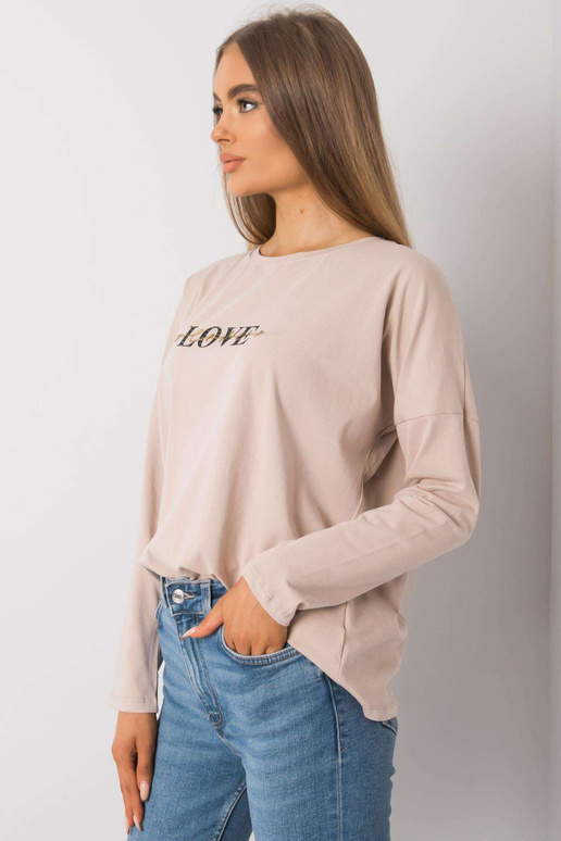 Spilgti bēša blūze ar garām... Spilgti bēša blūze ar garām...