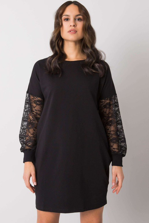 Melna kleita ar mežģīņu piedurknēm...