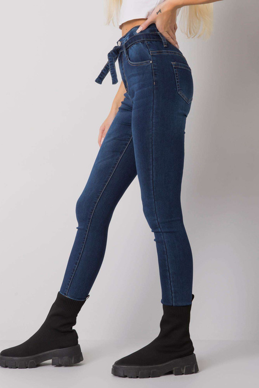 Tumši zili pieskaņoti Lexington...