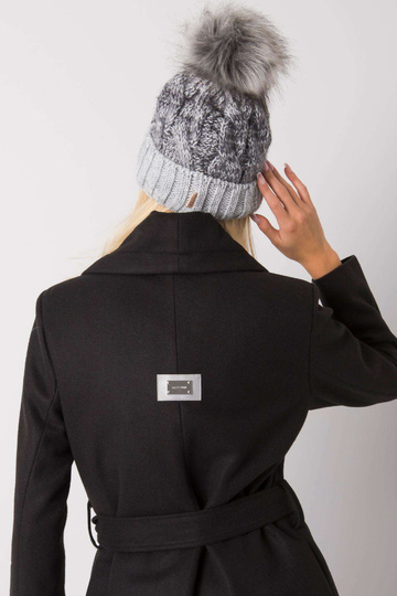 Pelēka ziemas cepure ar...