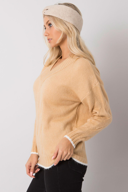 Kamieļu džemperis ar V veida kakla...