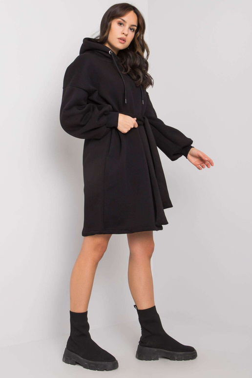 Melna treniņtērpa kleita ar Raella jostu