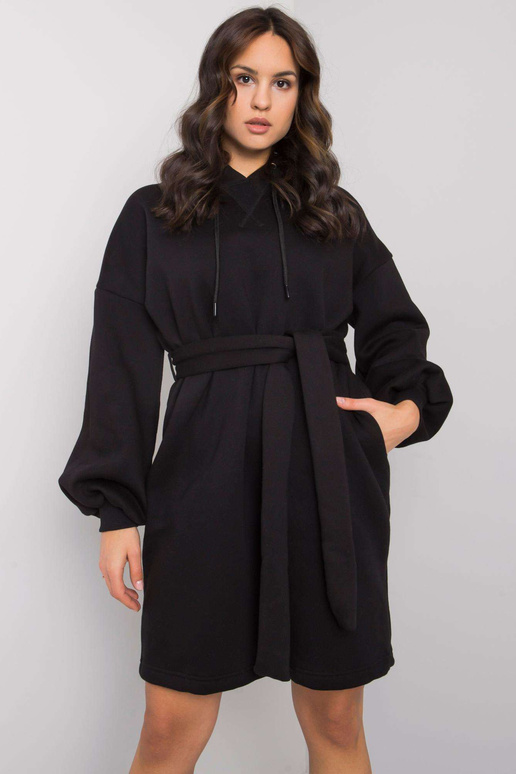 Melna treniņtērpa kleita ar Raella jostu