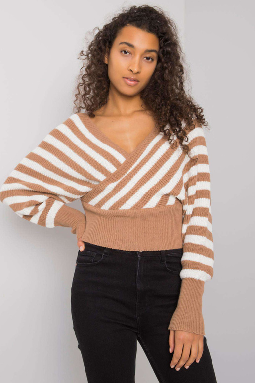 Kamieļa un balti svītrains džemperis...