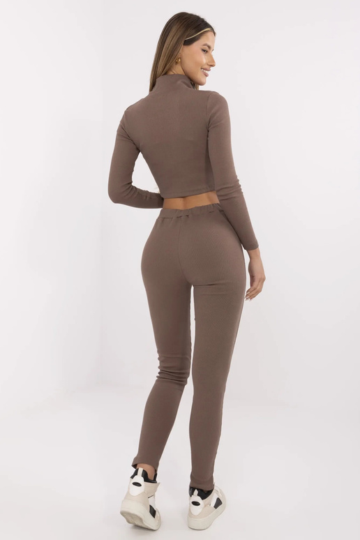 Brūns divdaļīgs rievotais komplekts...