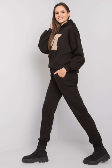 Melns sieviešu sporta tērpu...