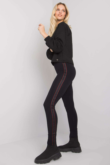 Melni legingi ar svītrām...