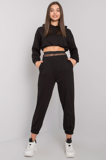 Melns komplekts ar biksēm...