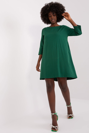 Tumši zaļa sieviešu kleita...