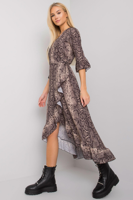 Melna un bēša kleita ar volāniem...