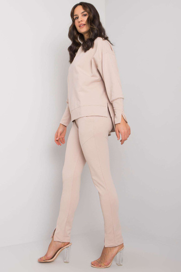 Gaiši bēšs divdaļīgs...