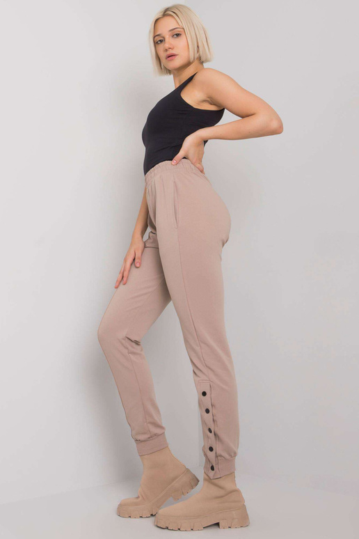 Tumši bēšas treniņbikses ar pogām... Tumši bēšas treniņbikses ar pogām...