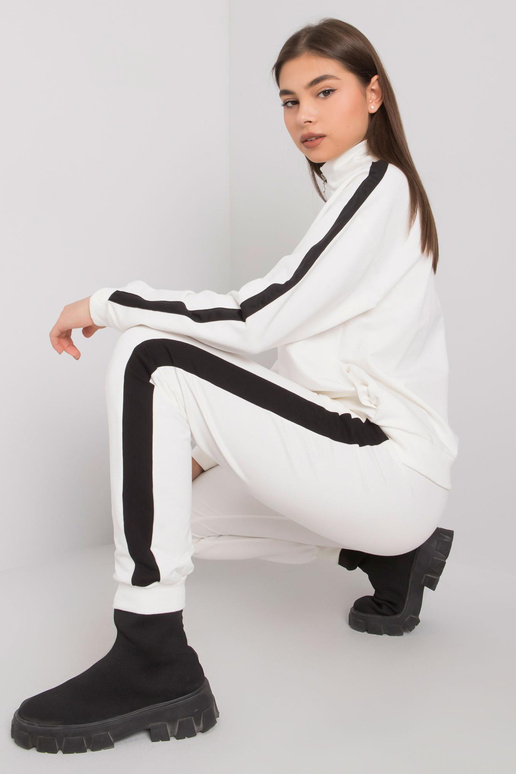 Ecru sieviešu komplekts ar svītrām...