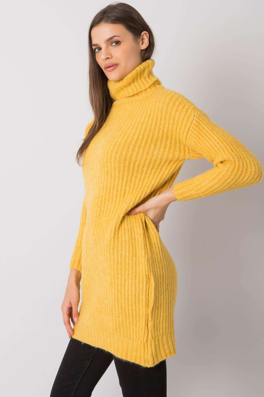 Dzeltens džemperis ar garu apkakli...