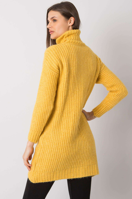 Dzeltens džemperis ar garu apkakli...