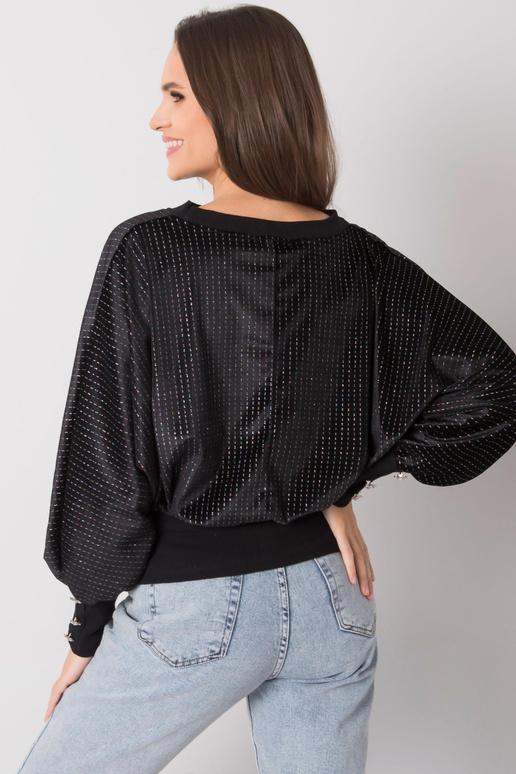 Melna blūze ar dekoratīvām pogām...