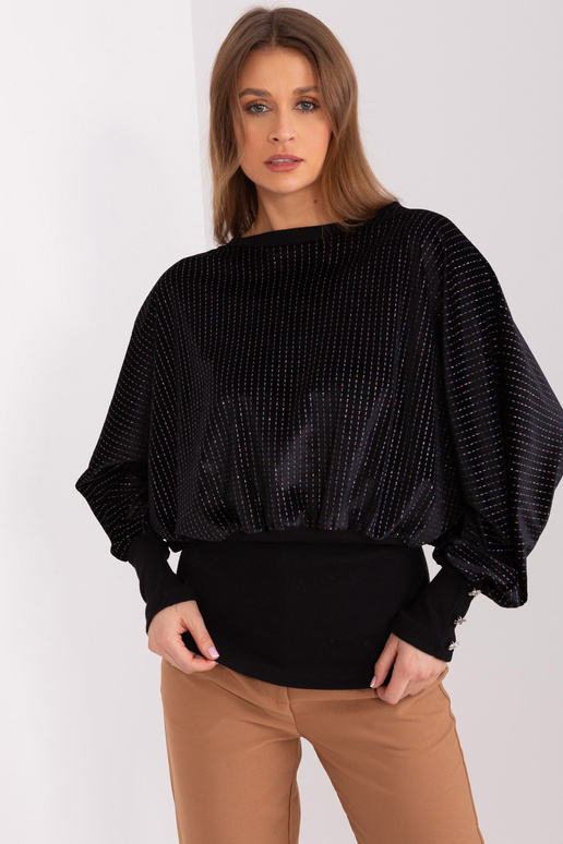 Melna blūze ar dekoratīvām pogām...