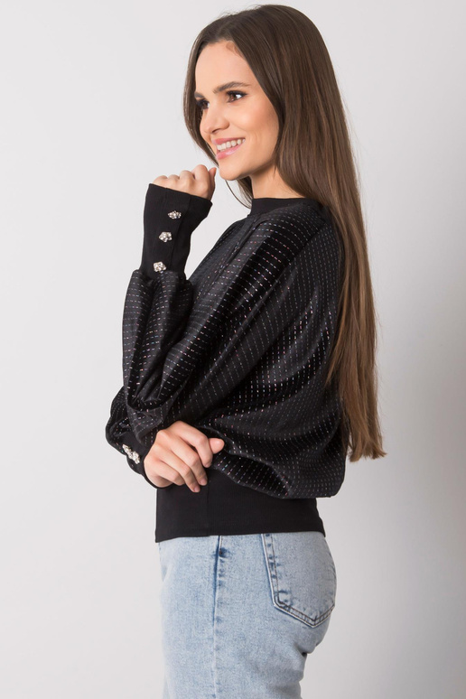 Melna blūze ar dekoratīvām pogām...