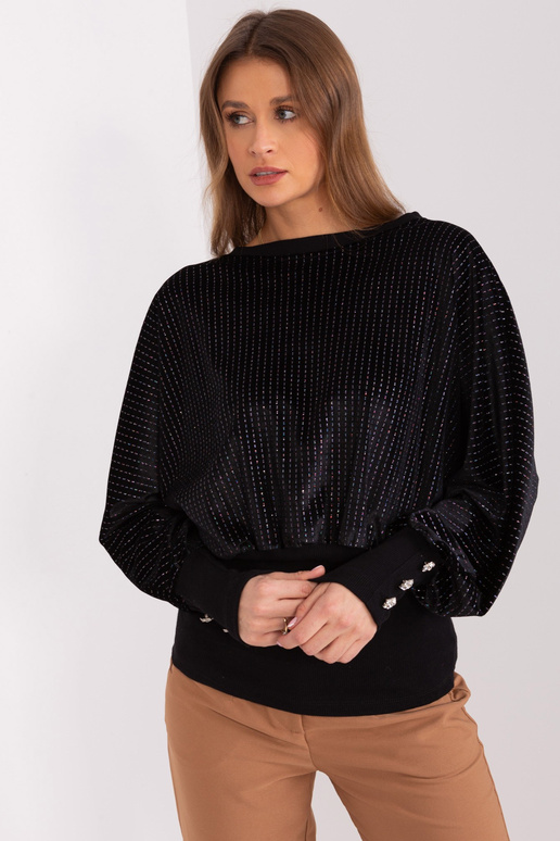 Melna blūze ar dekoratīvām pogām...