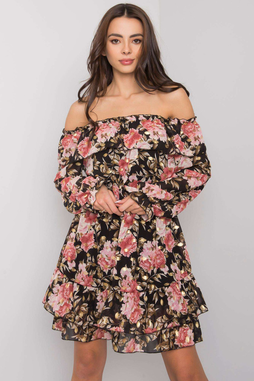 Melna un rozā spāņu kleita ar Kalgari...