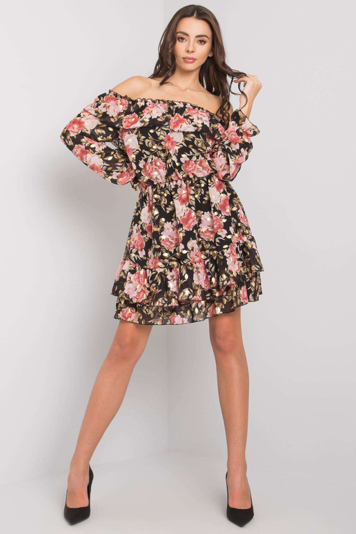 Melna un rozā spāņu kleita ar Kalgari...