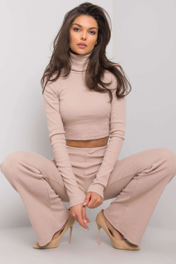 Gaiši bēšs komplekts ar...