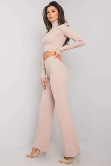 Gaiši bēšs komplekts ar... 2