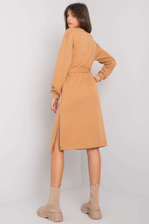 Kamieļu sporta krekla kleita ar jostu...