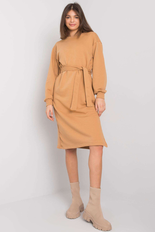 Kamieļu sporta krekla kleita ar jostu...