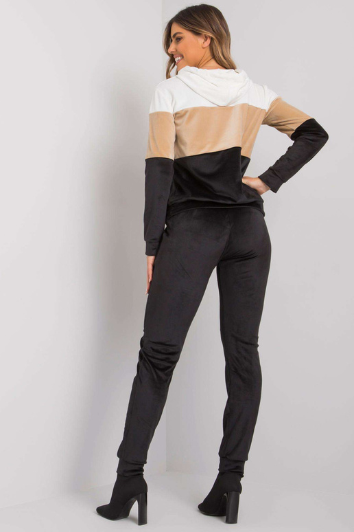 Melnbalts velūra komplekts ar biksēm...