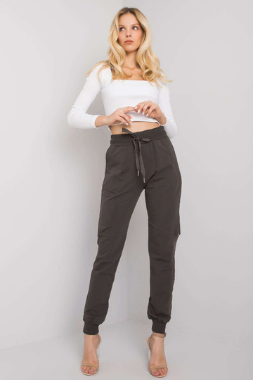 Tumšas haki krāsas...