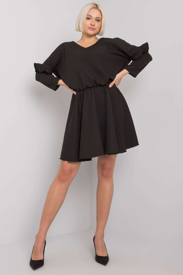 Melna kleita ar volāniem uz...