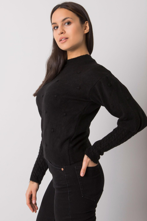 Melns džemperis ar dekoratīvām...