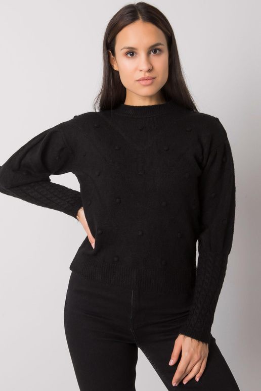 Melns džemperis ar dekoratīvām...