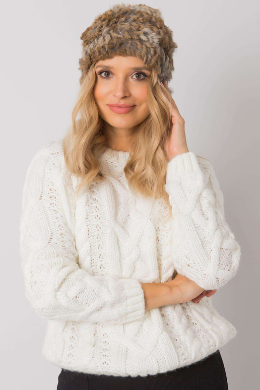 Bēša un pelēka kažokādas cepure