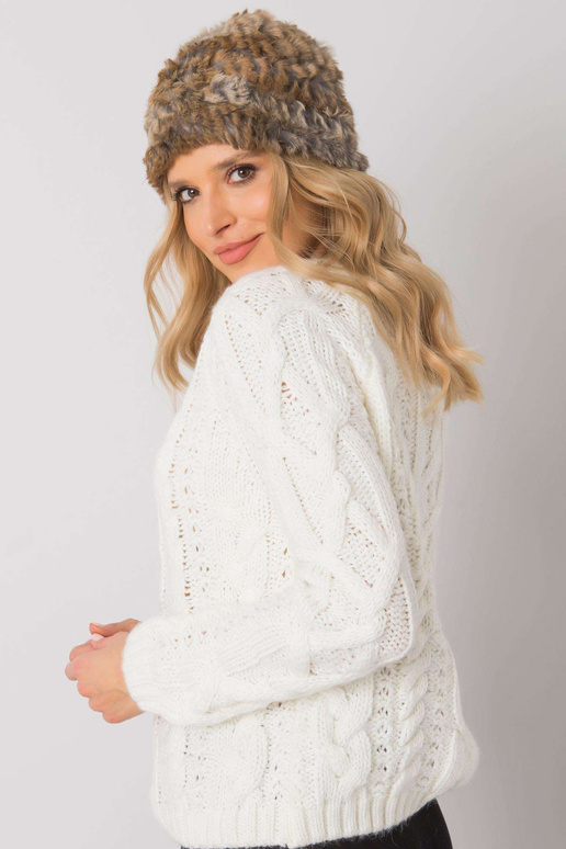 Bēša un pelēka kažokādas cepure