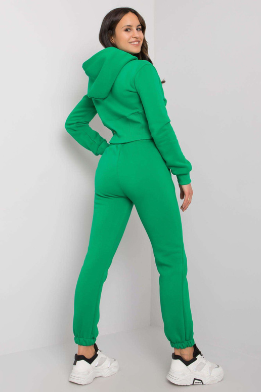 Zaļš sporta tērpa komplekts ar...