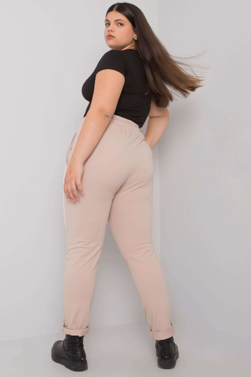 Bēšas liela izmēra...