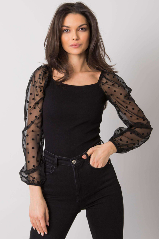 Melna blūze ar dekoratīvām piedurknēm... Melna blūze ar dekoratīvām piedurknēm...