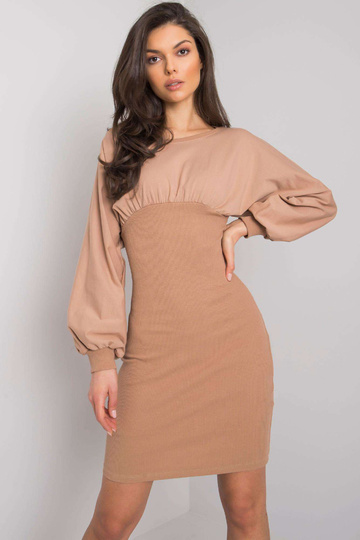 Kamieļa piegriezuma kleita... 2