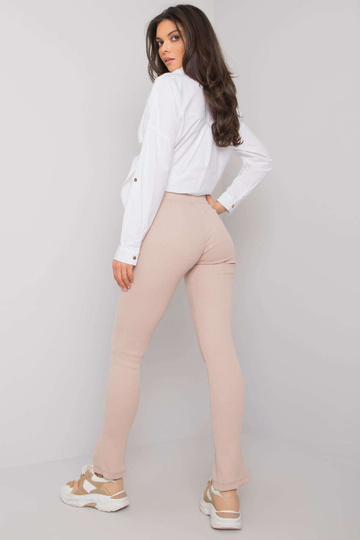 Gaiši bēši ikdienas legingi...