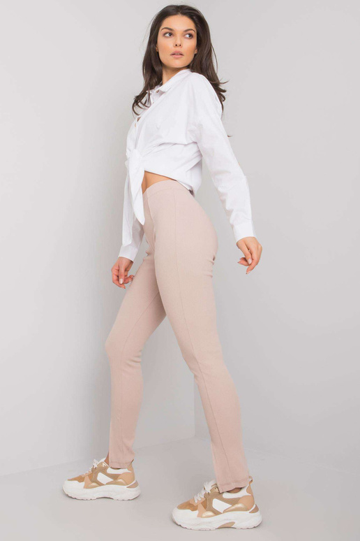 Gaiši bēši ikdienas legingi ar... Gaiši bēši ikdienas legingi ar...