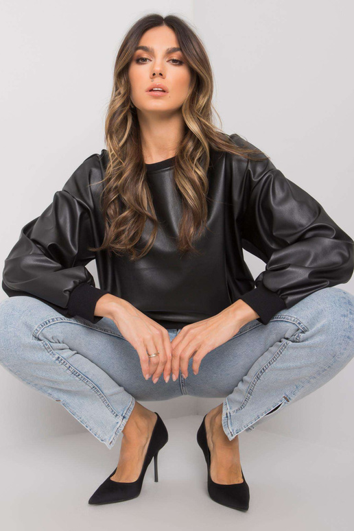 Melns sporta krekls ar eko-ādas...