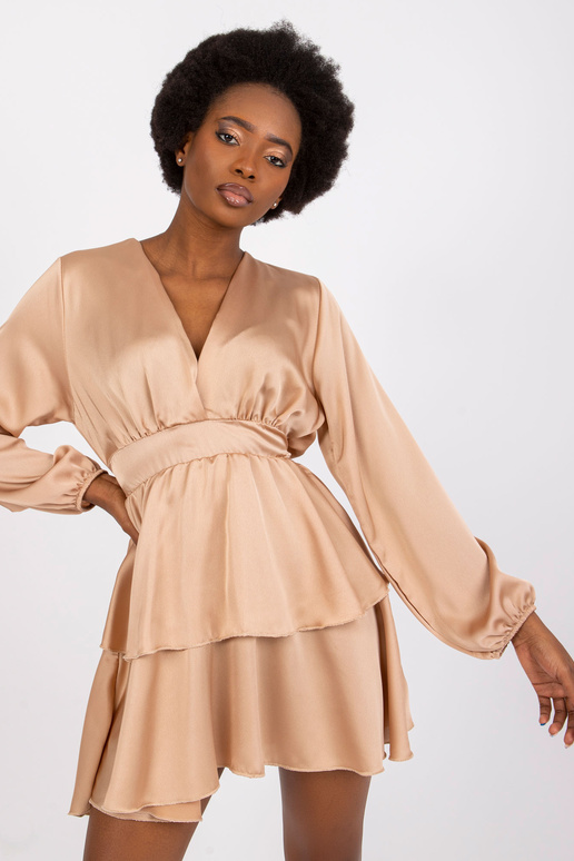 Gaiši bēša kleita ar volāniem Rimini