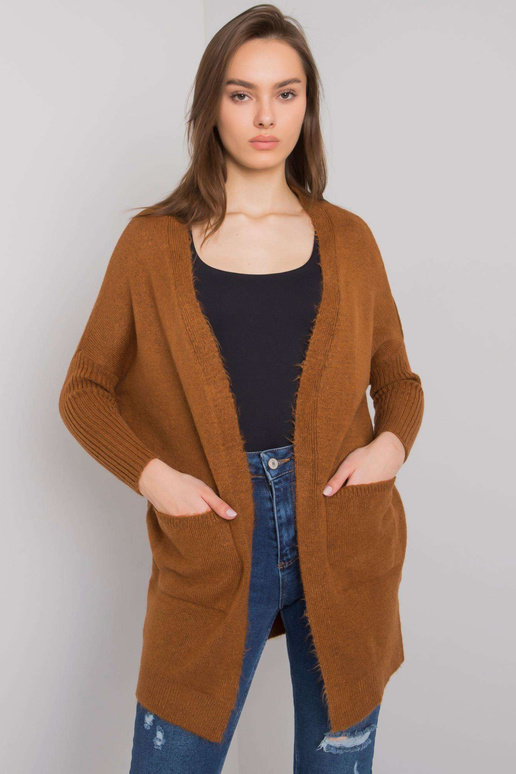 Gaiši brūns džemperis ar kabatām...