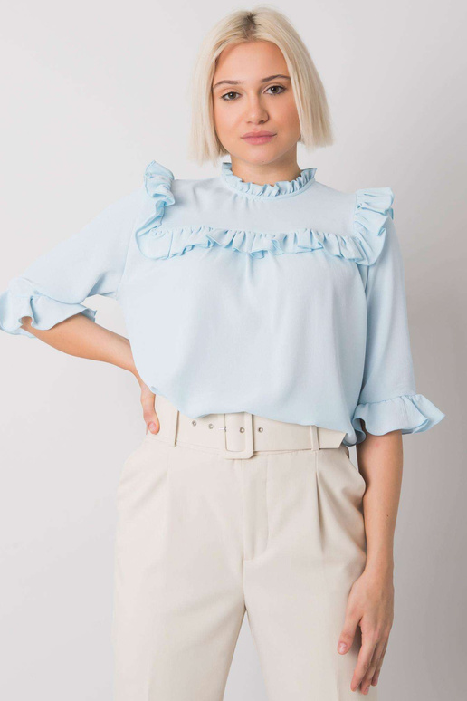 Gaiši zila blūze ar volāniem Limassol... Gaiši zila blūze ar volāniem Limassol...